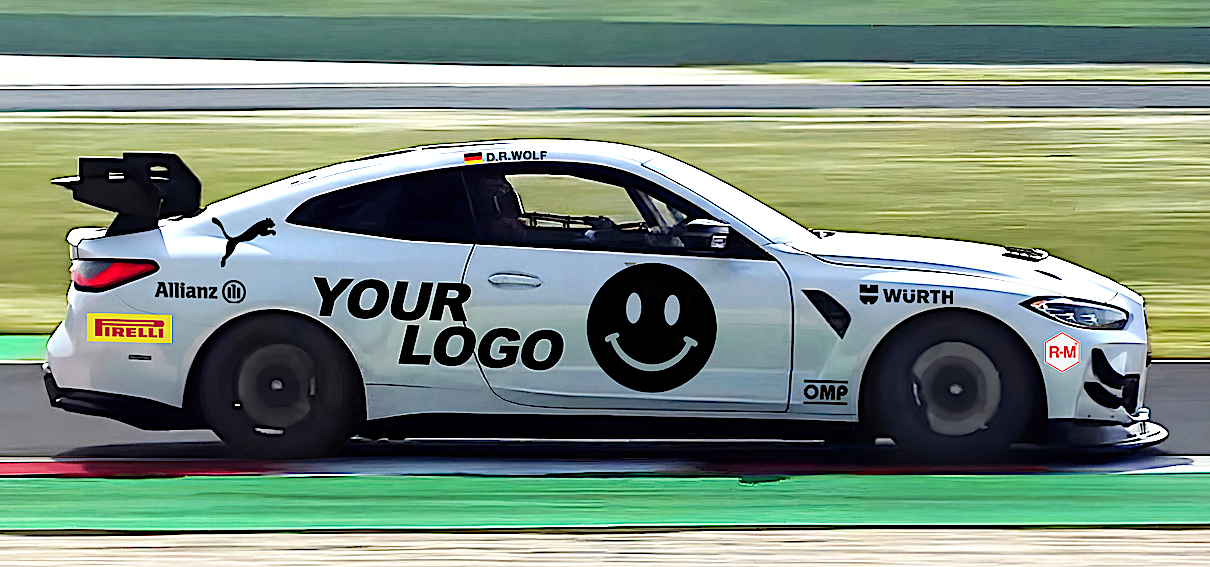 Bild eines Rennwagens mit einem fiktiven Sponsoren-Logo 